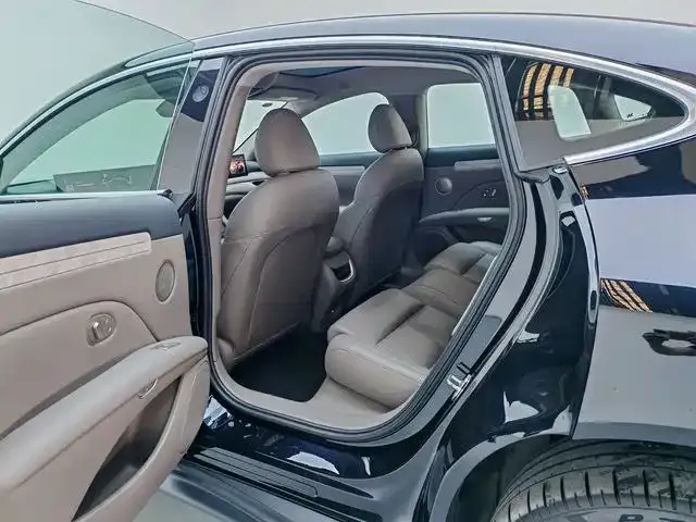 IM Motors L6 — Фото автомобиля 6