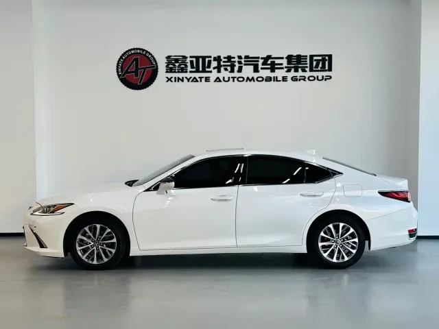 Lexus ES — Фото автомобиля 4