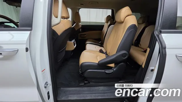 Kia Canival Carnival 4 поколение Бензин 11 мест Prestige — Фото автомобиля 12