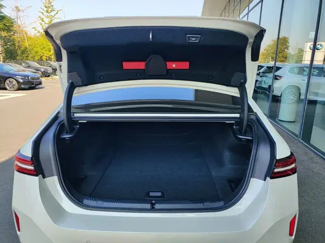 BMW i5 — Фото автомобиля 18