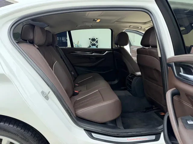BMW 5 Series — Фото автомобиля 7