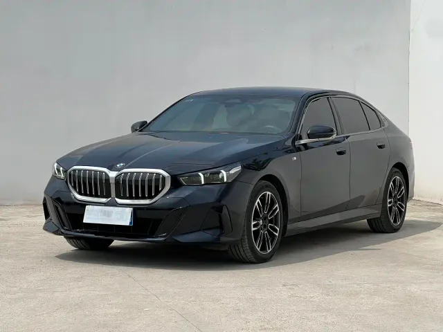 Фотография автомобиля — BMW 5 Series
