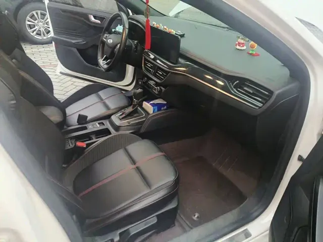 Ford Focus — Фото автомобиля 13