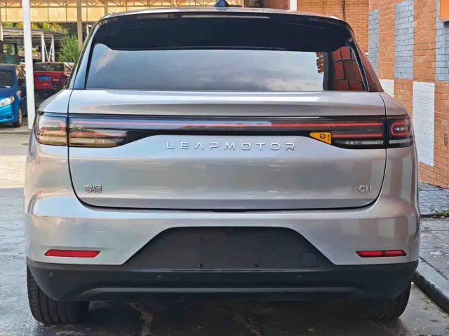 Leapmotor C11 — Фото автомобиля 12
