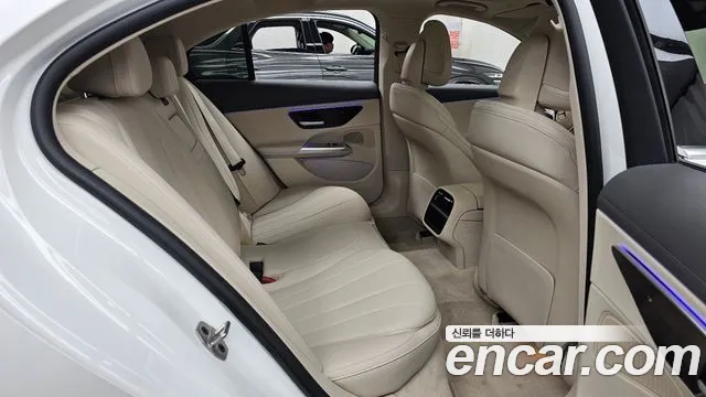 Mercedes-Benz E-Class — Фото автомобиля 12