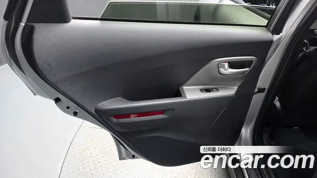 Kia Niro — Фото автомобиля 14
