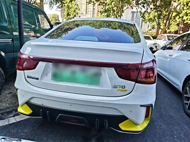 Dongfeng Fengshen E70 — Фото автомобиля 5