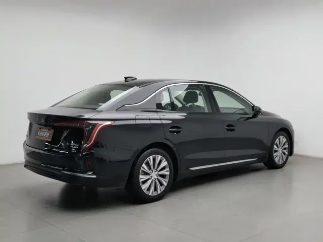 Hongqi E-QM5 — Фото автомобиля 2