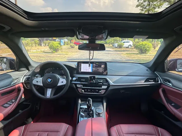 BMW 5 Series — Фото автомобиля 17