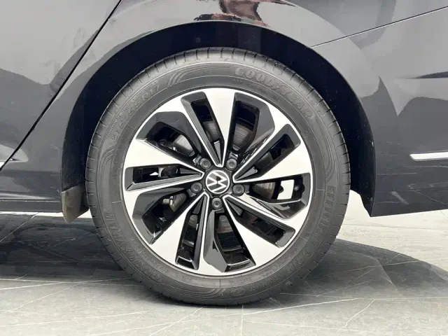 Volkswagen Passat — Фото автомобиля 24