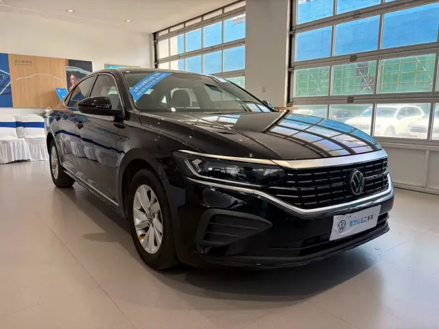 Volkswagen Passat — Фото автомобиля 3