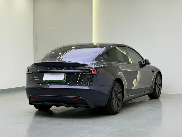 Tesla Model 3 — Фото автомобиля 6