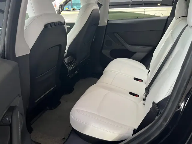 Tesla Model Y — Фото автомобиля 7