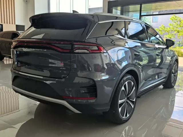 BYD Tang — Фото автомобиля 9