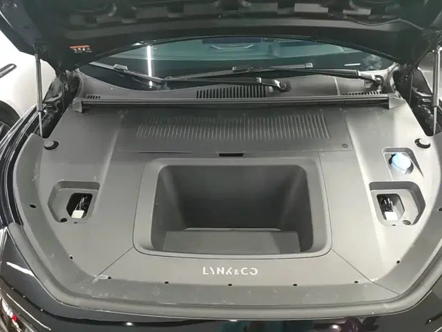Lynk & Co Z20 — Фото автомобиля 19
