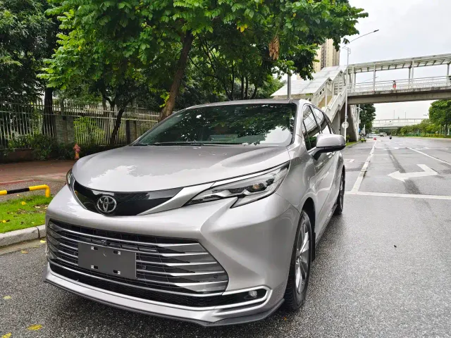 Фотография автомобиля — Toyota Sienna