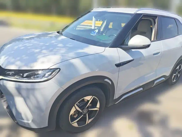 Фотография автомобиля — BYD Yuan UP