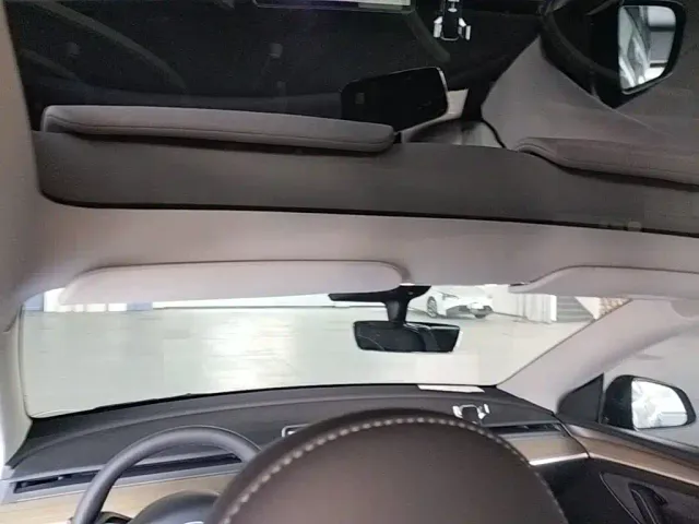 Tesla Model Y — Фото автомобиля 17