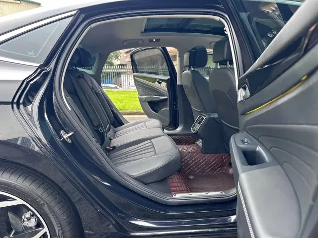 Volkswagen Passat — Фото автомобиля 16
