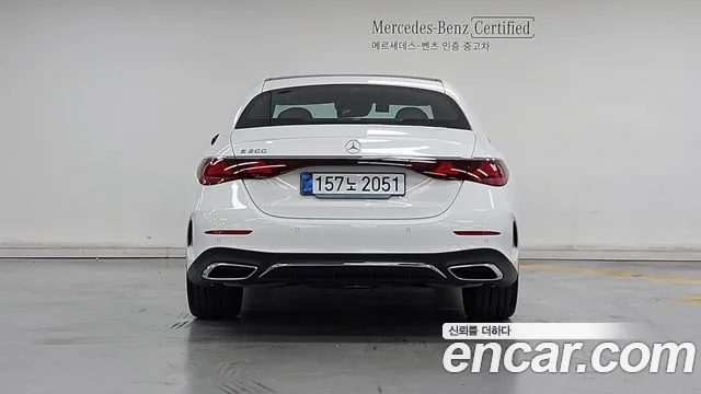 Mercedes-Benz E-Class — Фото автомобиля 4