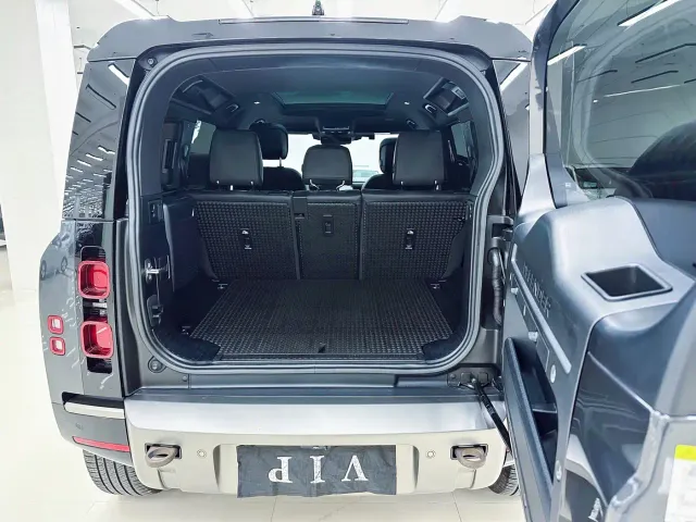 Land Rover Defender — Фото автомобиля 12
