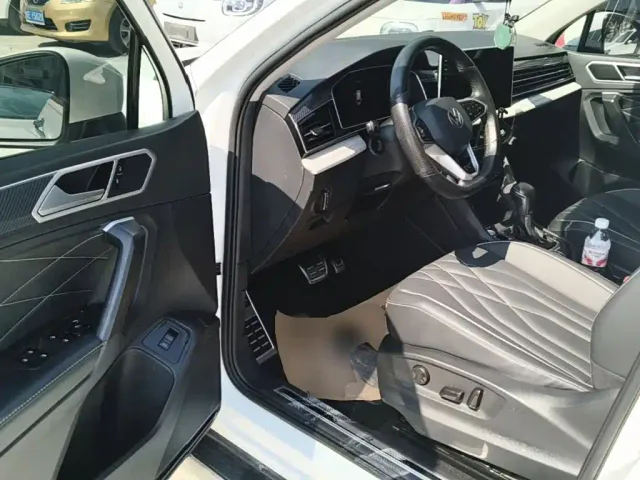 Volkswagen Tiguan L — Фото автомобиля 15