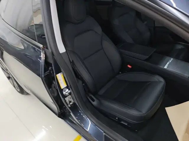 Tesla Model 3 — Фото автомобиля 24
