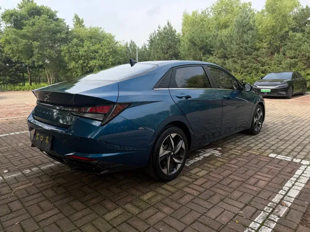 Hyundai Elantra — Фото автомобиля 4