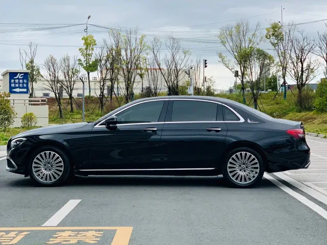 Mercedes-Benz E-Class — Фото автомобиля 4