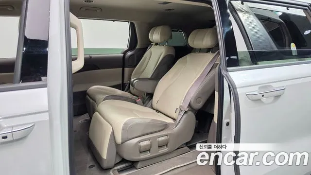 Kia Carnival 4th Gen — Фото автомобиля 16