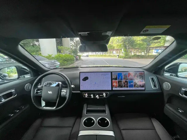 Li Auto L8 — Фото автомобиля 22