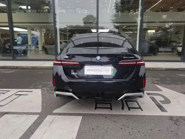 BMW i5 — Фото автомобиля 5