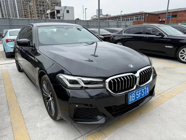 BMW 5 Series — Фото автомобиля 3