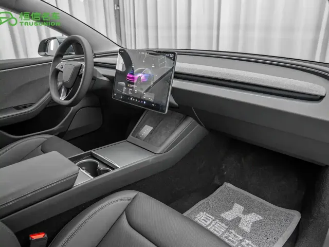 Tesla Model 3 — Фото автомобиля 14