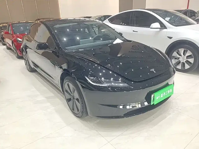 Tesla Model 3 — Фото автомобиля 3