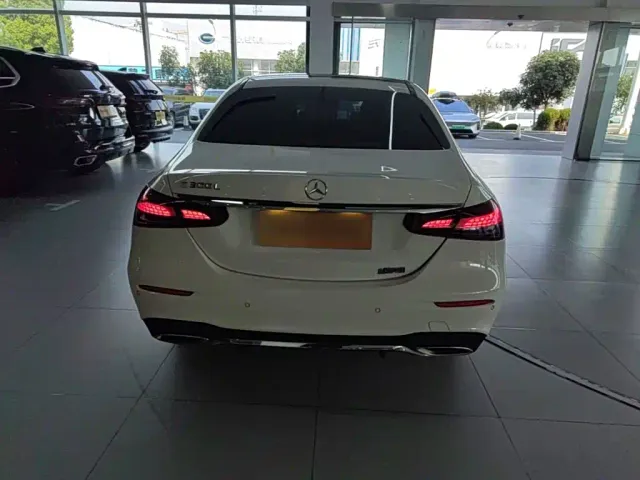 Mercedes-Benz E-Class — Фото автомобиля 5