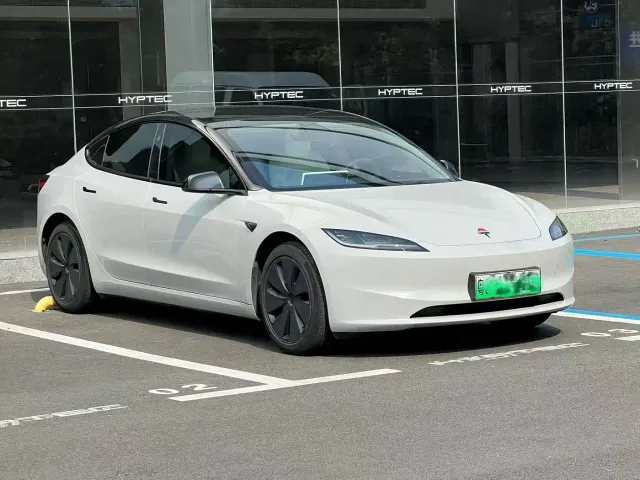 Tesla Model 3 — Фото автомобиля 3