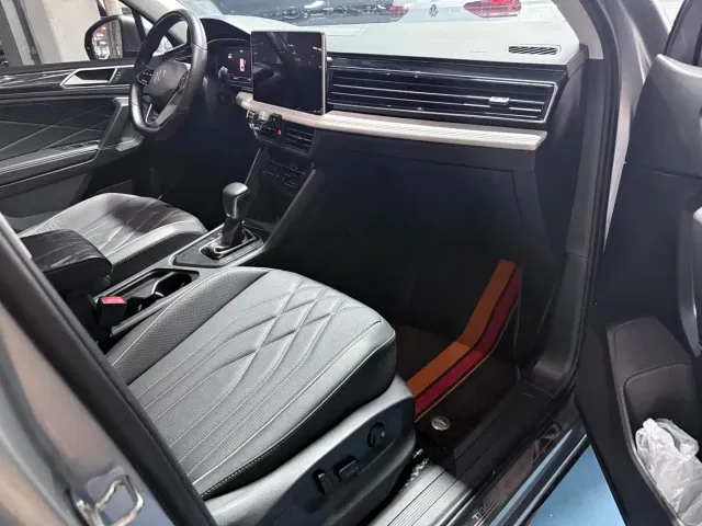 Volkswagen Tiguan L — Фото автомобиля 17