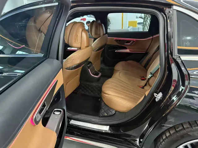 Mercedes-Benz E-Class — Фото автомобиля 5