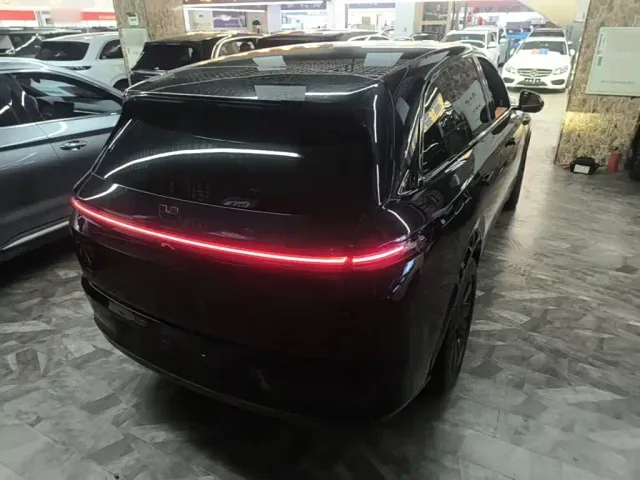 Li Auto L7 — Фото автомобиля 6
