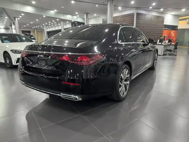 Mercedes-Benz E-Class — Фото автомобиля 5