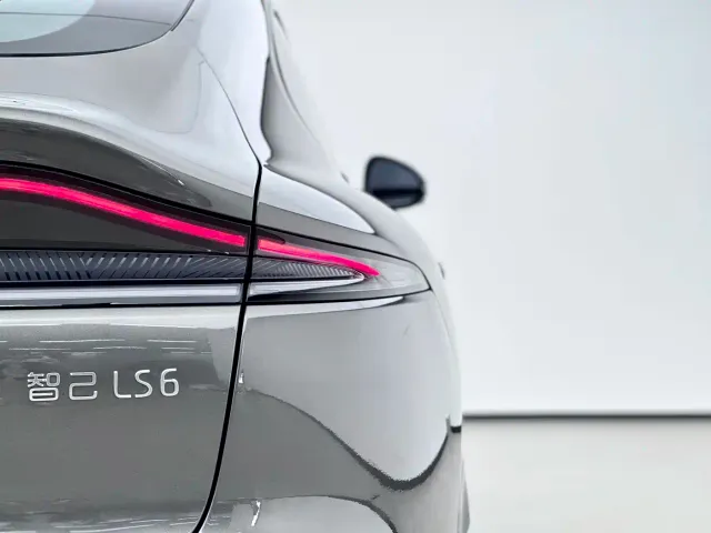 IM Motors LS6 — Фото автомобиля 7