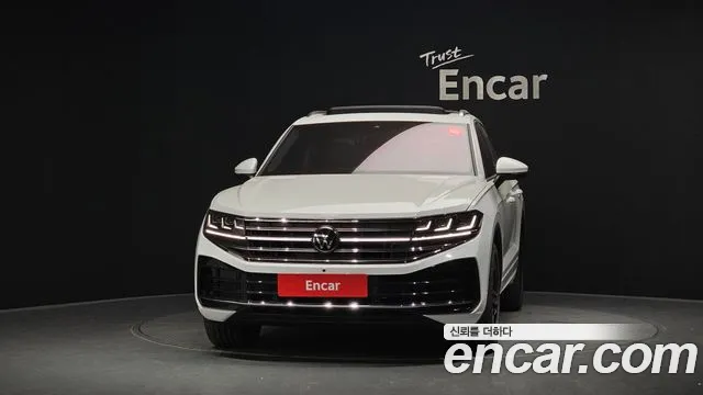 Volkswagen Touareg 3rd Gen — Фото автомобиля 3