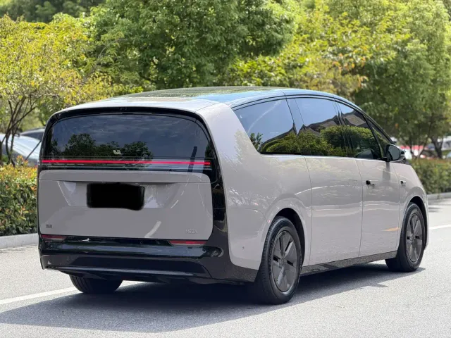 Li Auto MEGA — Фото автомобиля 19