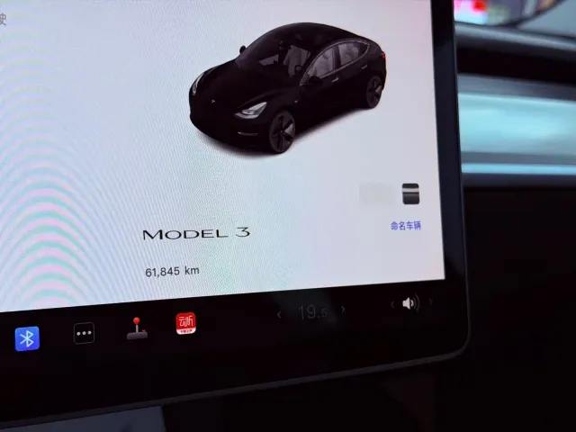 Tesla Model 3 — Фото автомобиля 11