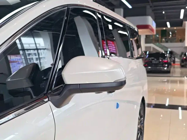 Toyota Alphard — Фото автомобиля 8