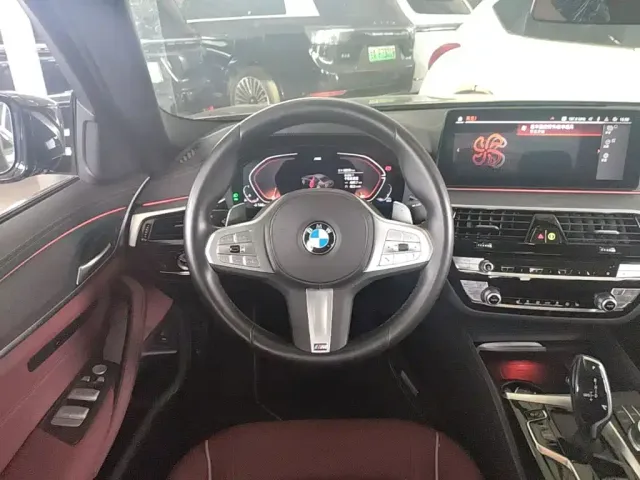 BMW 5 Series — Фото автомобиля 10