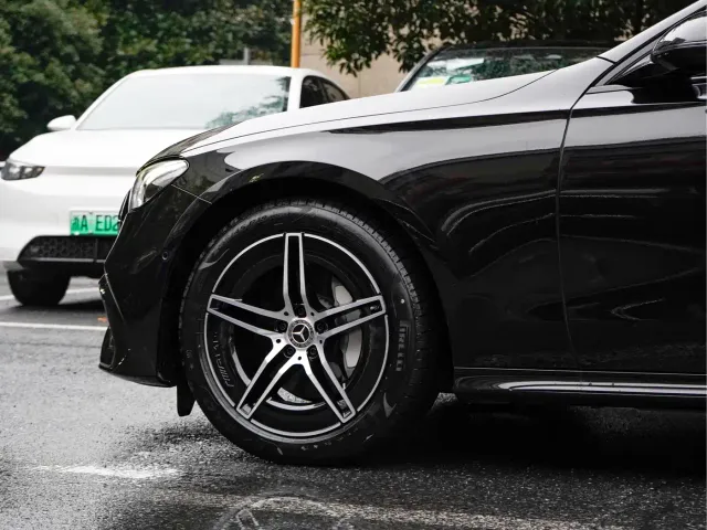 Mercedes-Benz E-Class — Фото автомобиля 8
