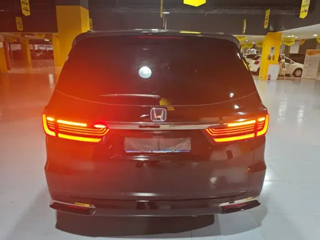 Honda Odyssey — Фото автомобиля 5