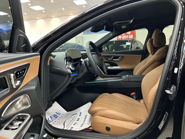 Mercedes-Benz E-Class — Фото автомобиля 4